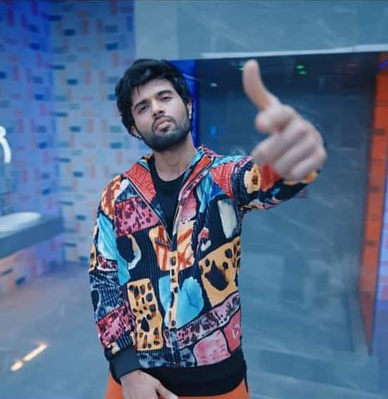 Vijay Devarakonda At ED Office| లైగర్ వ్యవహారంలో ఈడీ ముందుకు విజయ దేవరకొండ | ABP Desam