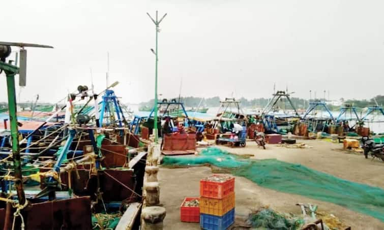 Fishermen are on an indefinite strike in Pudukottai district from today TNN புதுக்கோட்டை மாவட்டத்தில் இன்று முதல் மீனவர்கள் காலவரையற்ற வேலைநிறுத்தம்