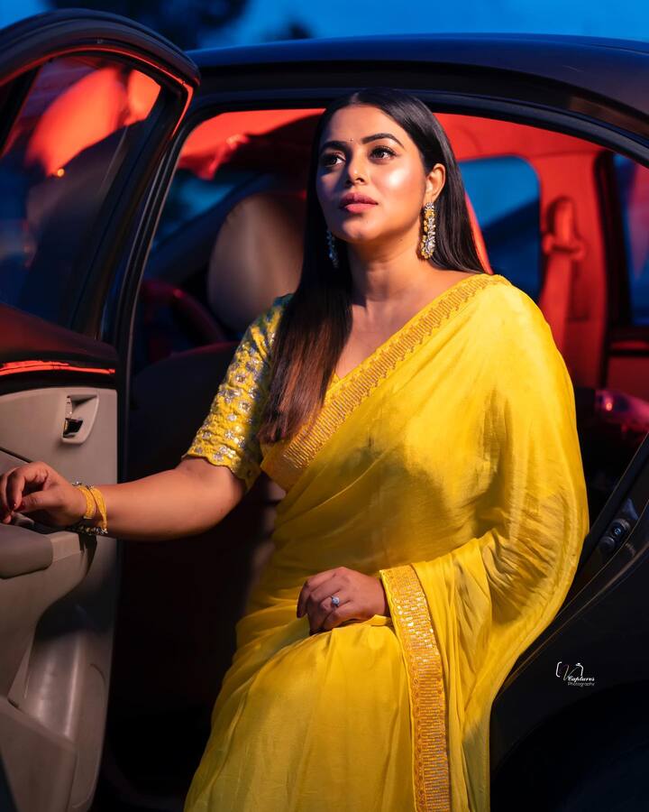 పూర్ణ అందమైన ఫోటోలు  -Image Credit: Shamna Kkasim/Instagram