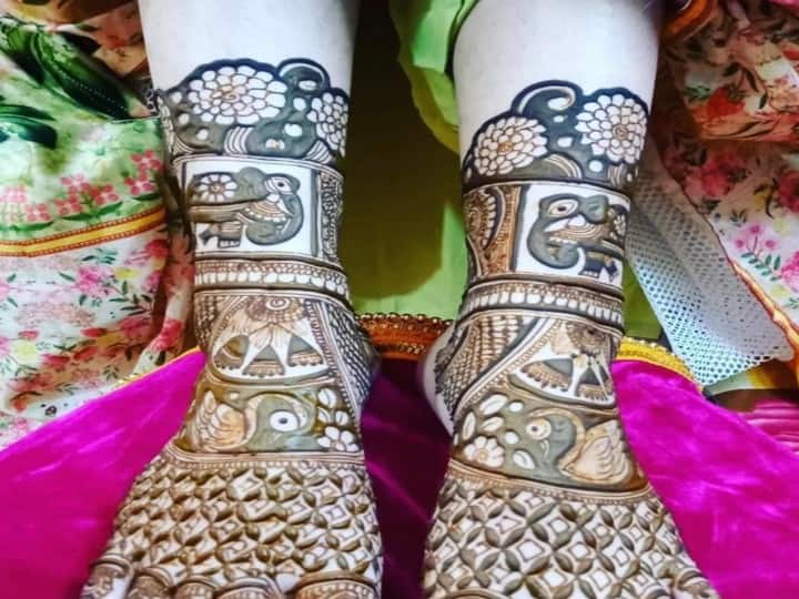 Foot Mehndi Designs: शादी के दौरान दुल्हन का मेहंदी लगाना बहुत जरूरी होता है. ऐसे में अगर आप पैरों की मेहंदी डिजाइन तलाश रहे हैं, तो हम आपको बताते हैं पैरों के मेहंदी के डिजाइन.