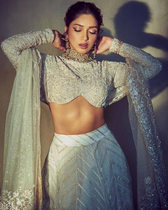 इस वेडिंग सीजन आईज को बनाना है अट्रैक्टिव तो कुछ इस तरह से लगाएं आई लाइनर