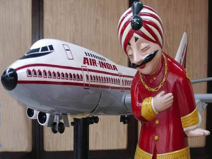 Air India : एअर इंडिया आणि विस्तारा एअरलाइन्स एकमेकांमध्ये विलीन होतील. विस्तारा आणि एअर इंडियाचे 2024 पर्यंत विलीनीकरण अशी माहिती आहे.