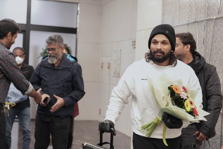 'Pushpa: The Rise' will premiere in Moscow on December 1.  Allu Arjun and Rashmika Mandanna reached the capital of Russia for the screening.