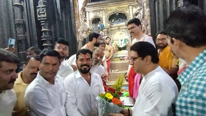 पश्चिम महाराष्ट्र देवस्थान समितीचे सचिव शिवराज नाईकवाडे यांनी राज यांचे स्वागत केले.