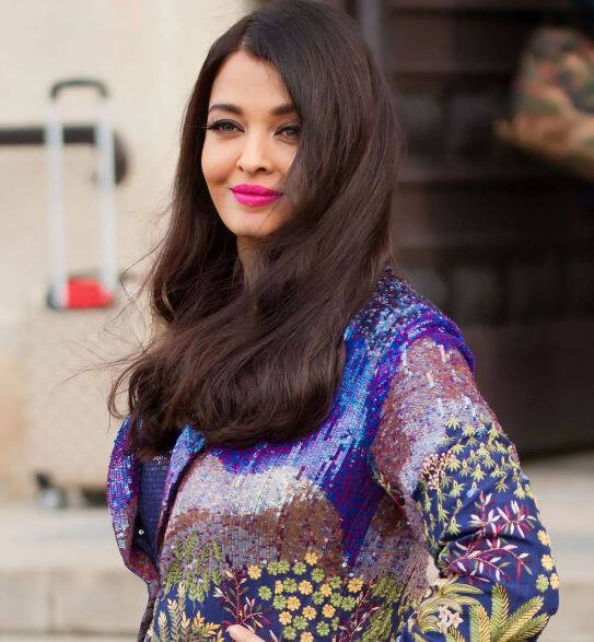 उन्होंने कहा कि  '' ऐसा लगता है यहां सभी केकड़े हैं, वहां एक बाहर चढ़ रहा है, सारी परेशानी उठा रहा है, और प्रयास करने की कोशिश कर रहा है और प्रोत्साहित करने के बजाय, दूसरे केकड़े उसे नीचे खींच लेते हैं और कहते हैं कि तुम कहीं नहीं जा रहे हो... हमारे साथ रहो. यह एक दुखद रवैया है.”