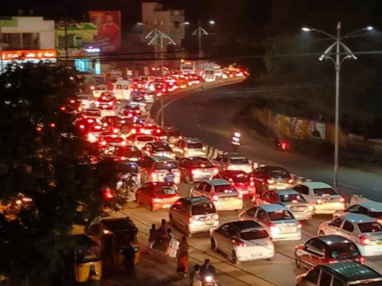 Trichy-Chennai National Highway is jammed with heavy traffic TNN திருச்சி - சென்னை தேசிய நெடுஞ்சாலயில் கடும் போக்குவரத்து நெரிசல் -  திணறும் வாகன ஓட்டிகள்