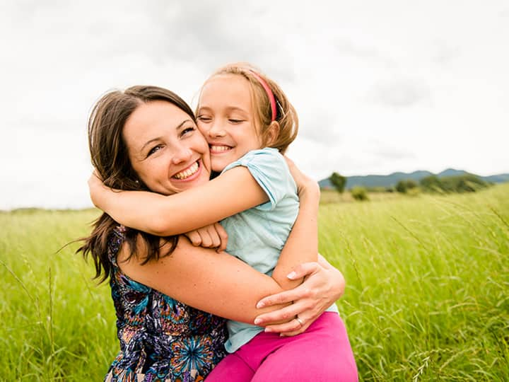 If you know the benefits of hugging your close ones, then you will hug again and again. Benefits Of Hugs: अपने करीबियों से गले लगने के फायदे जान जाओगे तो बार-बार गले लगाओगे