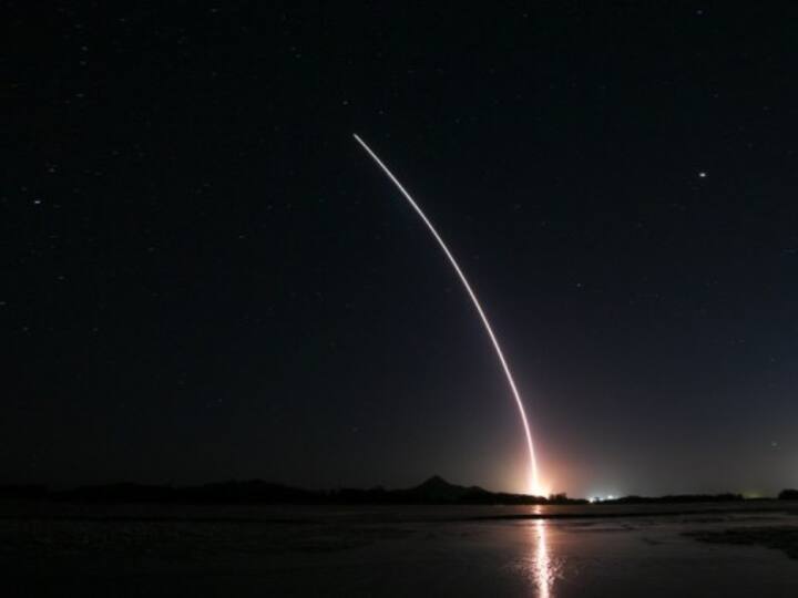 Shenzhou-15, atop the Long March-2F Y15 carrier rocket, blasts off from the Jiuquan Satellite Launch Center on November 29. (Xinhua/Bei He)