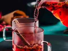 घर पर यूं फटाफट तैयार करें गुलाब और सिनेमन से बनी चाय, सर्दियों में पूरे दिन रहेंगे हाइड्रेटेड