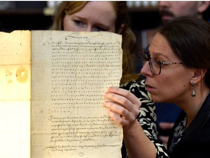 French Scientists Decode King Charles V 500 Year Old Letter King Charles V Letter: किंग चार्ल्स पंचम की 500 साल पुरानी चिट्ठी को वैज्ञानिकों ने किया डिकोड