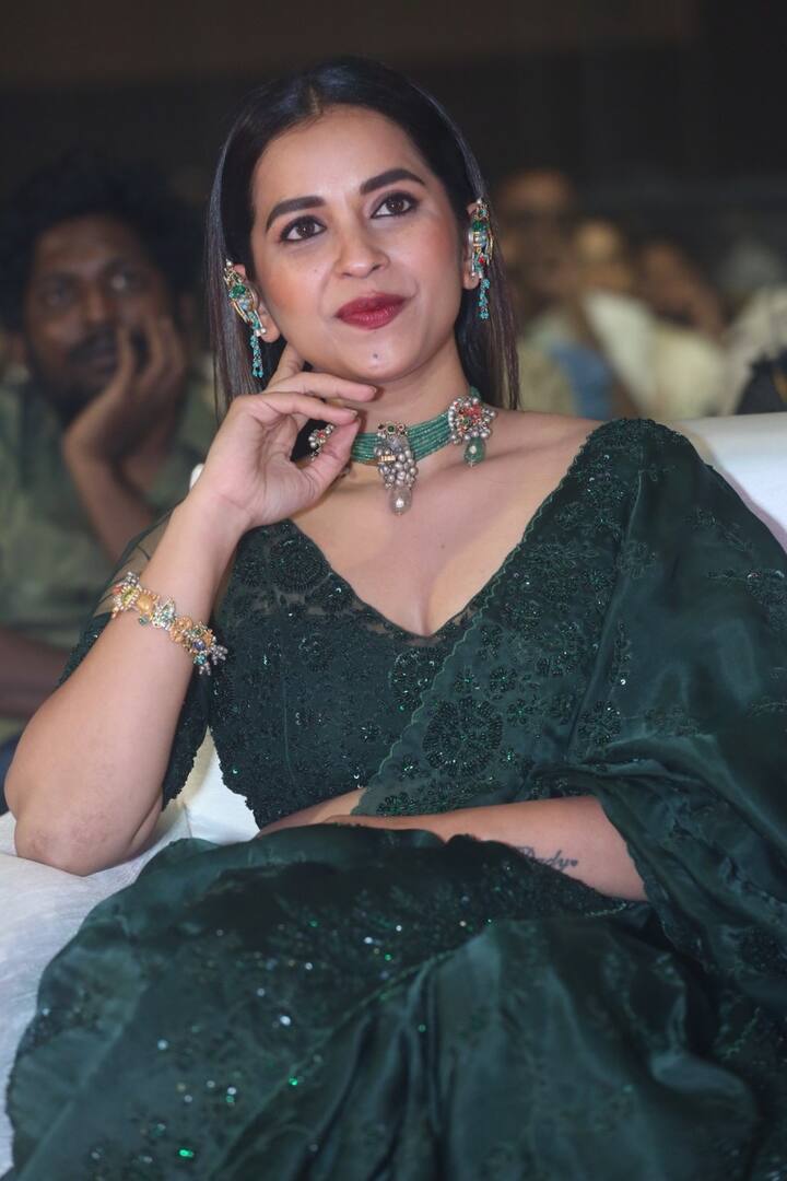 'నేను సీతా దేవి ‘ సినిమాతో కోమలి టాలీవుడ్లోకి ఎంట్రీ ఇచ్చింది.