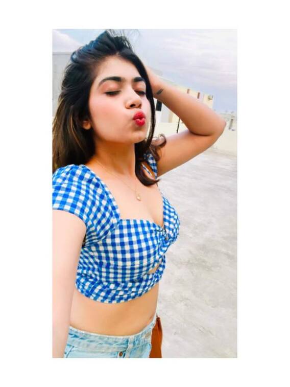 అందంతో కట్టిపడేస్తున్న ‘జబర్దస్త్’ రీతూ చౌదరీ