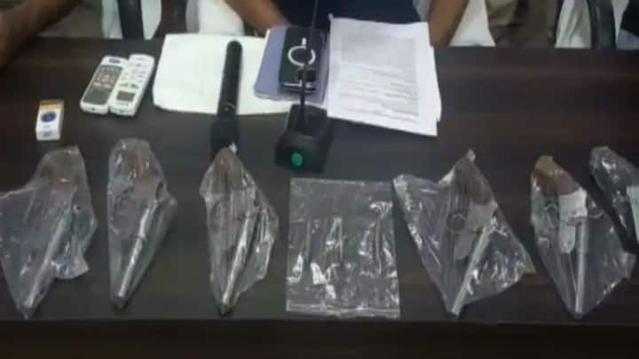 ৬ টি আগ্নেয়াস্ত্র ও ৩টি কার্তুজ উদ্ধার। গ্রেফতার এক। শেখ রমজান নামের এক ব্যক্তি আগ্নেয়াস্ত্র বিক্রি করবে। গোপন সূত্রে খবর পেয়ে গঠিত হয় পুলিশের বিশেষ দল। জেলার চারটি জায়গায় নাকা চেকিং শুরু হয়।  বোলপুর থানার সিয়ান গ্রামের কাছে বাইকে চেপে যাওয়ার  সময় শেখ রমজানকে গ্রেপ্তার করা হয়।