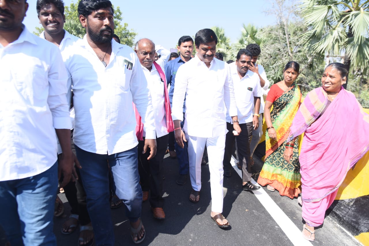 Prashanth Reddy: సోనియాను వైఎస్‌ బ్లాక్‌ మెయిల్ చేశారు: తెలంగాణ మంత్రి ప్రశాంత్ రెడ్డి