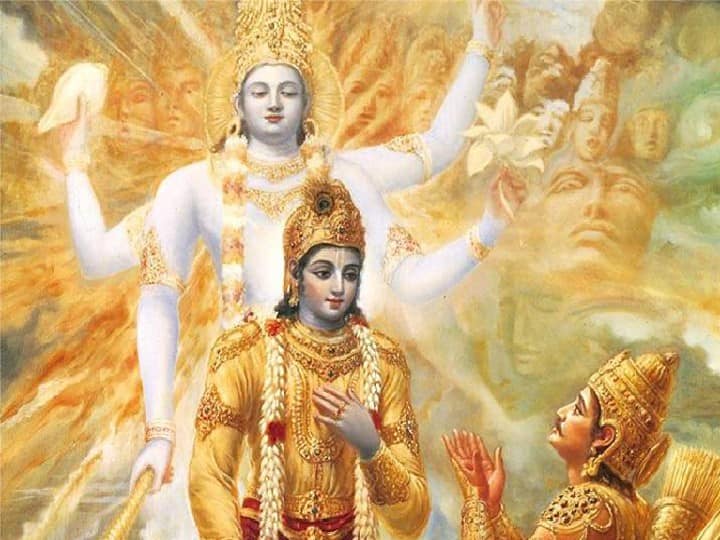 गीता में भगवान श्रीकृष्ण ने जन्म-मरण के रहस्य के बारे में बताया है. गीता में व्यक्ति की हर परेशानी का समाधान छिपा है. इसका पाठ करने से मोक्ष मिलता है.