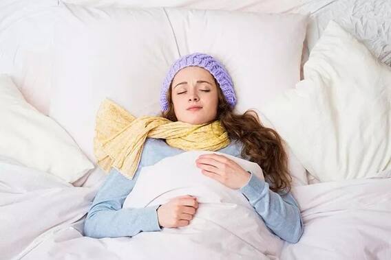 अलर्ट: सर्दियों में रात में स्वेटर पहनकर सोने से हो सकती है परेशानी, रहें सावधान