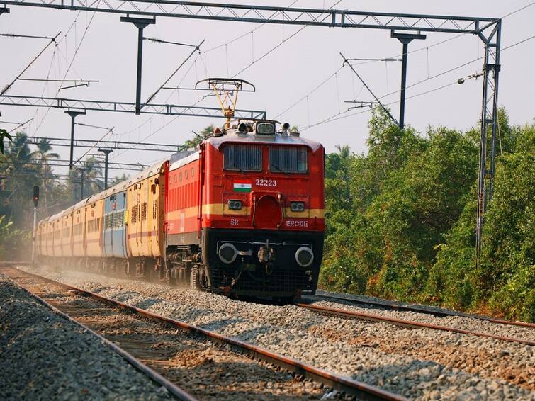 Rajasthan News Railway CCTV cameras being installed inside engine for convenience of passengers ANN Indian Railway News: रेल इंजन के अंदर और बाहर लगाए जा रहे हैं कैमरे, रात में भी देख लेंगे, यह है खासियत