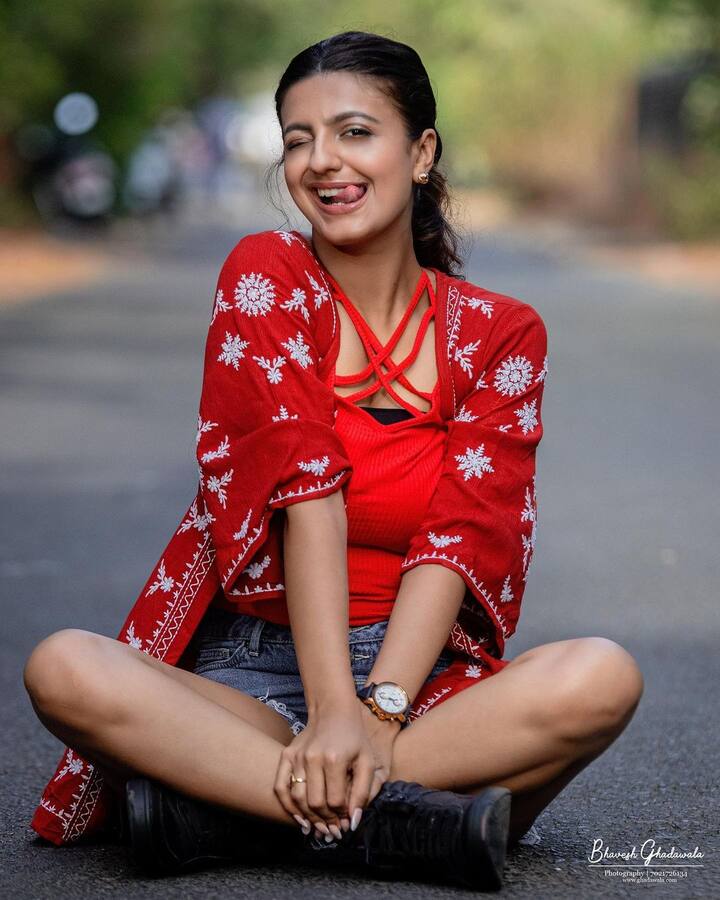ఇప్పుడు 'నేనెవరో' సినిమాతో తనిష్క్ రాజన్ తెలుగు ప్రేక్షకుల ముందుకు వస్తున్నారు. డిసెంబర్ 2న ఆ సినిమా విడుదల అవుతోంది. (Image Courtesy : tanishqrajanofficial / Instagram) 