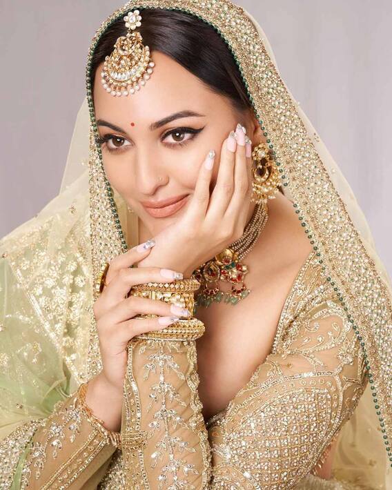 इस वेडिंग सीजन आईज को बनाना है अट्रैक्टिव तो कुछ इस तरह से लगाएं आई लाइनर