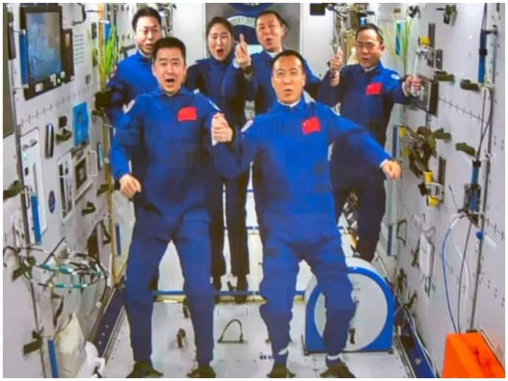 Six Chinese astronauts gather for the first time in the space station