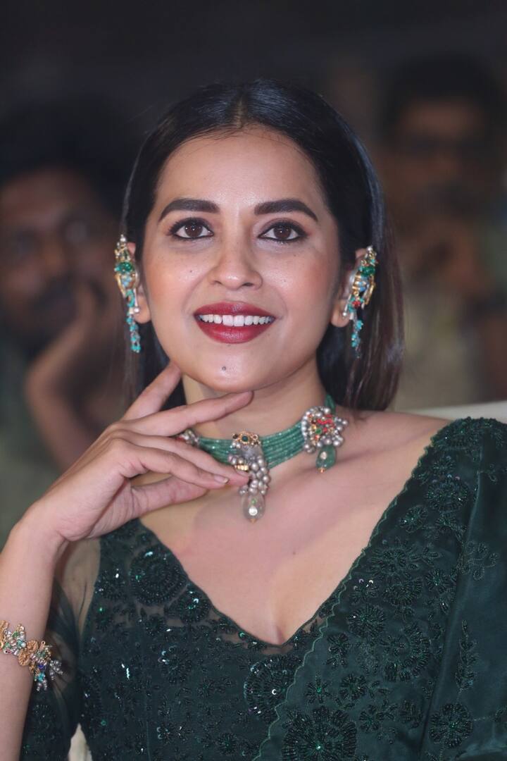 'హిట్ -2'తో మరో సారి ఆమె తన అదృష్టాన్ని పరీక్షించుకుంటోంది ఈ విశాఖ బ్యూటీ.