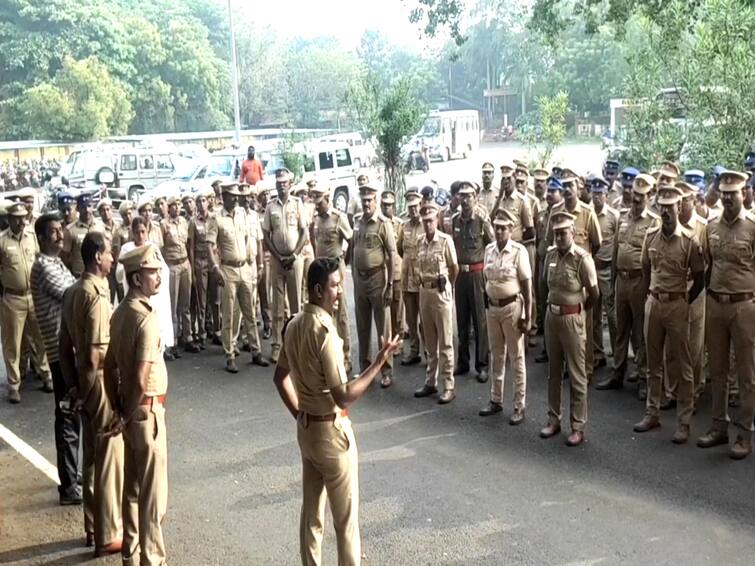 Police gathering at Mayiladuthurai railway station TNN மயிலாடுதுறை ரயில்வே நிலையத்தில் போலீசார் குவிப்பு - காரணம் என்ன..?