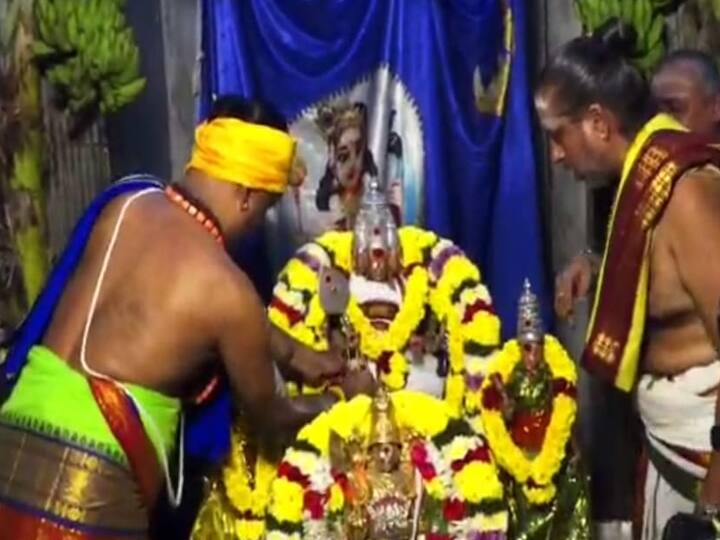 Karthigai Deepam festival starts Palani Murugan temple devotees Swamy darshan TNN Karthigai Deepam festival: பழனி முருகன் கோயிலில் கார்த்திகை தீபத் திருவிழா காப்பு கட்டுதலுடன் தொடக்கம்