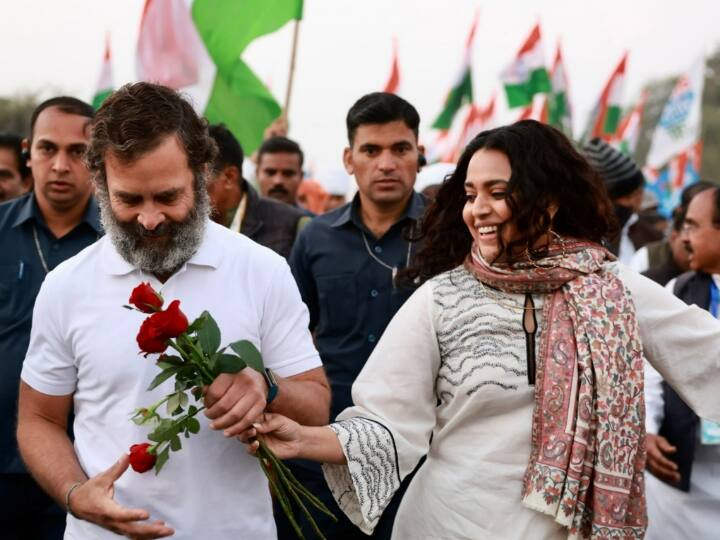 Swara Bhaskar Pics: कांग्रेस नेता राहुल गांधी भारत जोड़ो यात्रा के तहत उज्जैन पहुंचे थे. जहां पर एक्ट्रेस स्वरा भास्कर भी इस यात्रा में शामिल हुईं. दोनों की तस्वीरें सोशल मीडिया पर वायरल हो रही हैं.