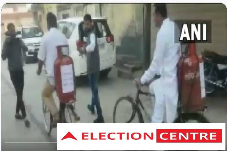 Gujarat Assembly Election 2022: Amreli Congress MLA Paresh Dhanani leaves his residence to cast his vote, with a gas cylinder on a bicycle Gujarat Election 2022: અમરેલી કોંગ્રેસના ઉમેદવાર પરેશ ધાનાણી સાયકલ પર ગેસ સિલિન્ડર બાંધીને વોટ આપવા નીકળ્યા, જુઓ વીડિયો