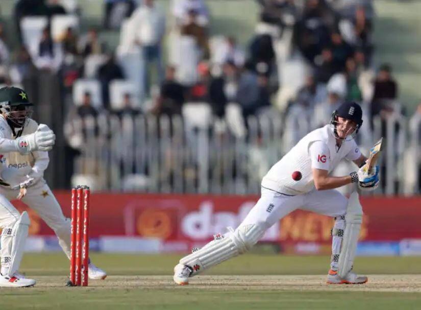 pak vs eng test england batsman harry brook smashed 6 fours in one over against pakistan PAK vs ENG Test: ઈંગ્લેન્ડની તોફાની ઈનિંગમાં લાગ્યા ચાર ચાંદ, હૈરી બ્રૂકે એક ઓવરમાં ફટકારી 6 ફોર