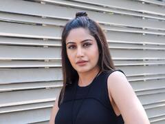 PHOTO: सुरभी चंदनाचा क्लासी अंदाज; ब्लॅक ड्रेसमध्ये दिसतेय खास!