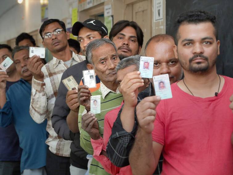 Gujarat Election: The first phase of polling in 89 constituencies was completed Gujarat Election: 89 தொகுதிகளில் பரபரப்பாக நடந்த முதற்கட்ட வாக்குப்பதிவு  நிறைவு; எவ்வளவு தெரியுமா..?