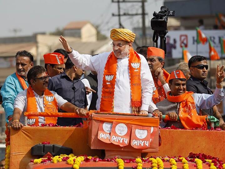 Guajrat Elections 2022 Union Home minister Amit Shah holds a roadshow in Sanand Gujarat Election 2022: मोदी के अपमान का जिक्र कर बोले अमित शाह, 'गुजरात की जनता बैलेट बॉक्स से देगी जवाब'