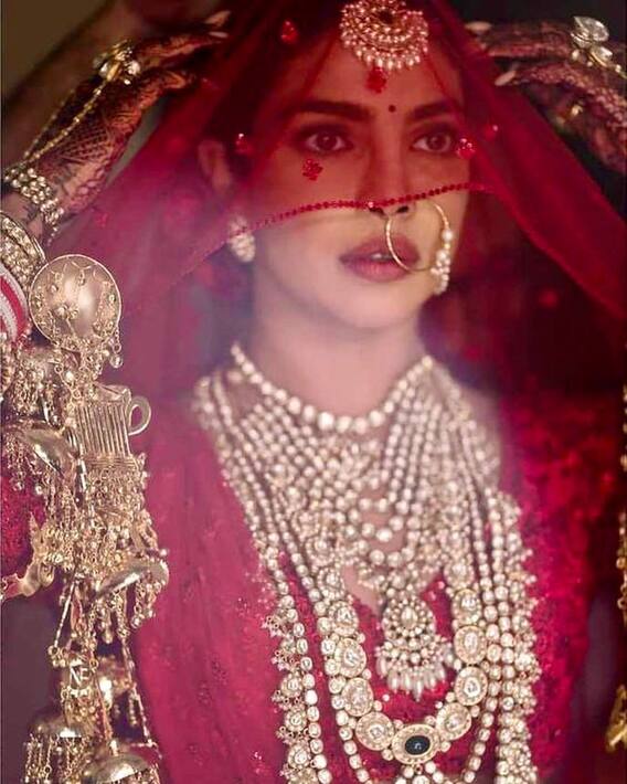 Priyanka Chopra Nick Jonas Anniversary: परियों की कहानी जैसी थी प्रियंका-निक की शादी, यकीन नहीं आता तो देखें खूबसूरत तस्वीरें