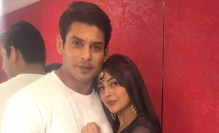 ঘনিষ্ঠ বন্ধু সিদ্ধার্থ শুক্লর মৃত্যুর পর শেহনাজ পাল্টে গিয়েছেন বলেও মনে হয়েছে অনেকের। আগের সেই ছটফটে, প্রাণচঞ্চল মেয়েটি অনেক বেশি সাবধানী বলে মনে হয় কারও কারও।