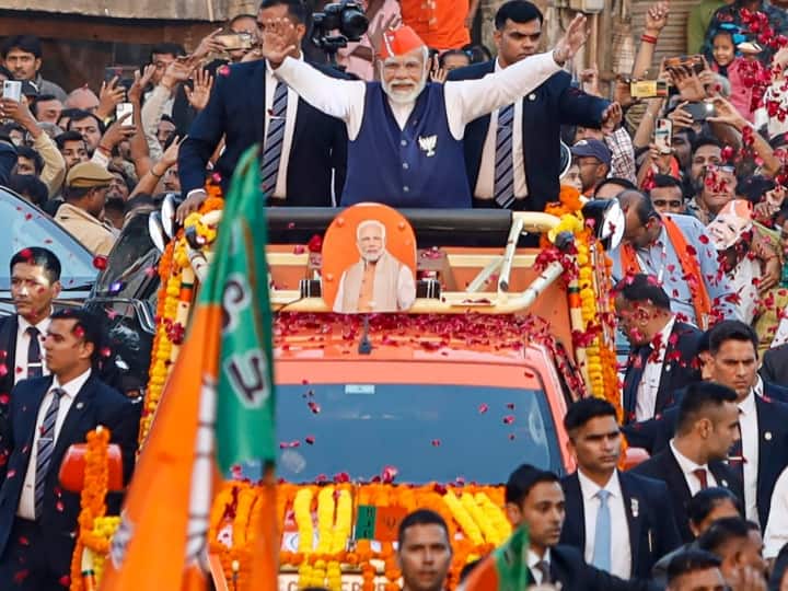 Gujarat Assembly Election: प्रधानमंत्री नरेंद्र मोदी ने गुजरात चुनाव को लेकर अहमदाबाद में बीजेपी के प्रचार के लिए रोड शो किया. यह रोड शो गुरुवार(1 दिसंबर) शाम नरोदा गांव से शुरू हुआ.