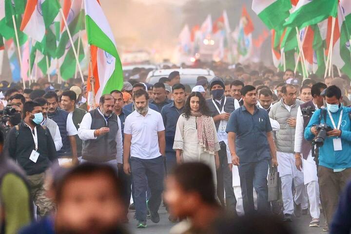 Previously celebrities like Amol Palekar, Sandhya Gokhale, Pooja Bhatt, Riya Sen, Sushant Singh, Mona Ambegaonkar, Rashmi Desai, and Akanksha Puri took part in the yatra.