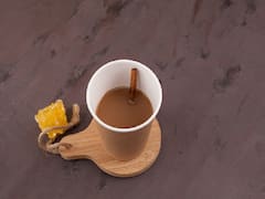 चीनी की चाय तो पीतें है लेकिन गुड़ की चाय आपके लिए कितनी फायदेमंद, जानें