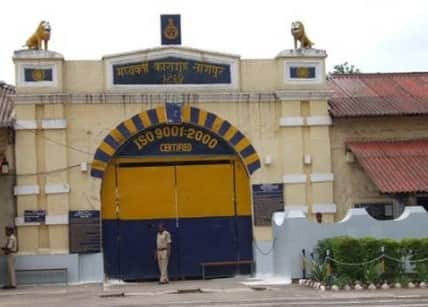 Smuggling racket in Nagpur Central Jail Aid to constable crime against seven persons Nagpur Central Jail : मध्यवर्ती कारागृहात तस्करीचे रॅकेट; पोलीस शिपायाची मदत, सात जणांविरोधात गुन्हे