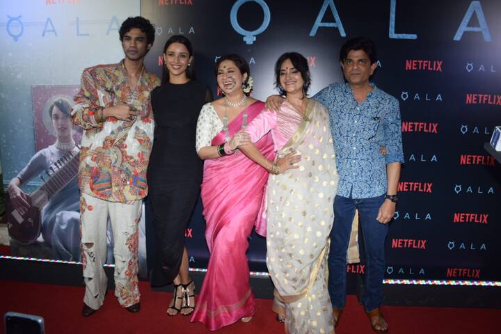 वहीं बीती रात मुंबई में मेकर्स ने फिल्म की स्क्रीनिंग रखी थी, जहां कई स्टारकास्ट के अलावा कई सितारे भी पहुंचे थे.