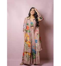 Megha Akash: அலர் நீ அகிலம் நீ...நடிகை மேகா ஆகாஷின் லேட்டஸ்ட் போட்டோஷூட்!