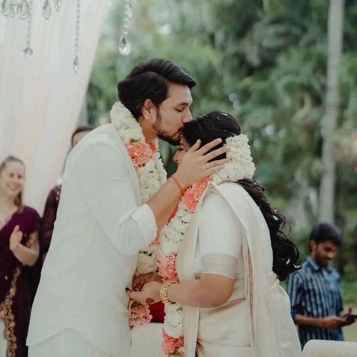 తెలుగులోనూ పలు సినిమాల్లో నటించింది.Photo Credit@Manjima mohan/instagram