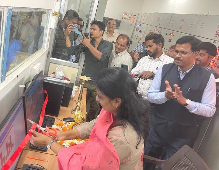 साथ ही डॉ. सुवर्णा ने इसी जिले के सिमगा विकासखण्ड के ग्राम बाईकोनी में स्थित प्रतिदिन 100 टन उत्पादन की क्षमता वाले बड़े प्राइवेट मत्स्य आहार केन्द्र का शुभारंभ भी किया. यह मंडल एक्वाटेक प्राइवेट लिमिटेड स्थापित किया जा रहा है.