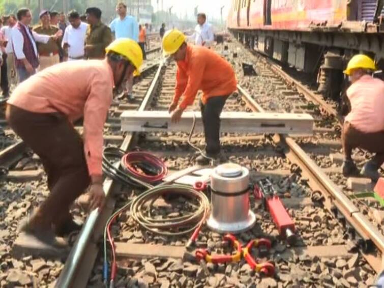 Sealdah train accident update The inquiry committee blames the overconfidence of the driver of the empty train Sealdah Train Accident: কর্মীর ভুল, শিয়ালদার ট্রেন দুর্ঘটনায় খালি ট্রেনের চালকের অতিরিক্ত আত্মবিশ্বাসকেই দায়ী করছে তদন্ত কমিটি