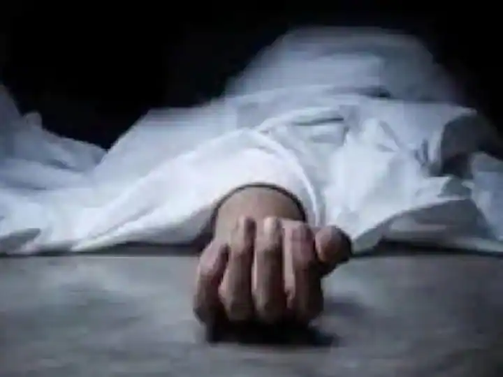 Bilaspur Chhattisgarh father beaten in police station and son commit suicide ANN Bilaspur News: अपनी गलती के लिए थाने में पिता को पीटता देख नहीं पाया बेटा, ट्रेन के सामने कूदकर दे दी जान