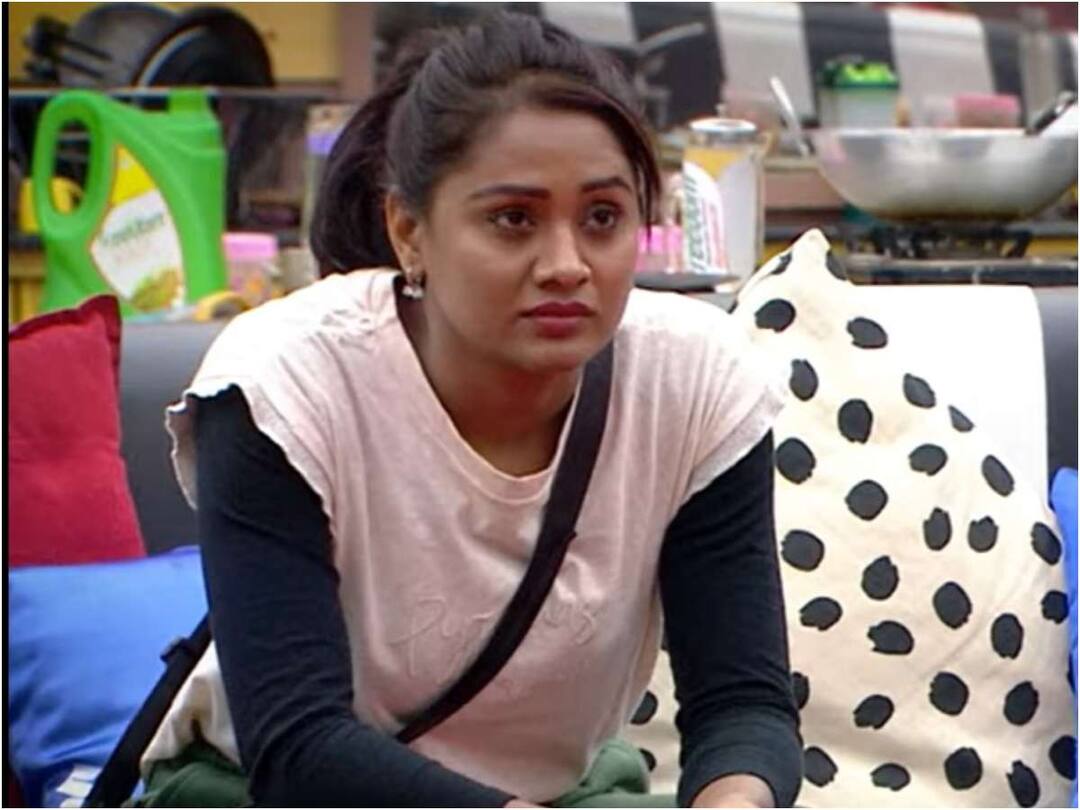 Karthika deepam Keerthi Fires in BiggBoss 6 Telugu Bigg Boss 6 Telugu: టిక్కెట్ టు ఫినాలే రేసులో కీర్తికి కోపం - కాలితో తన్నిన కార్తీక దీపం బ్యూటీ