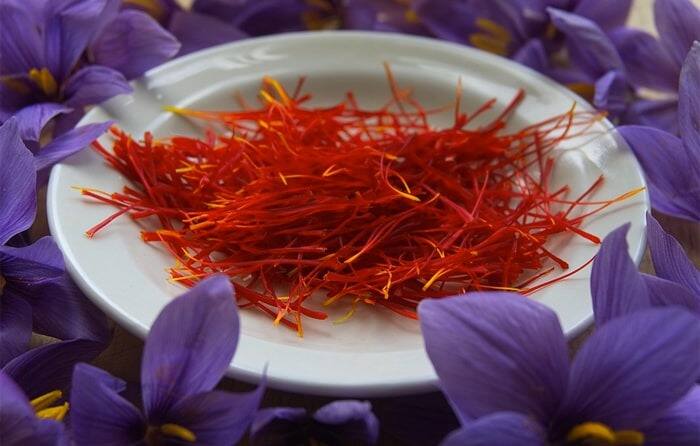Kesar and Beauty : Small fibers of saffron will remove 10 problems of your skin, do this before use Kesar and Beauty : ਕੇਸਰ ਦੇ ਛੋਟੇ-ਛੋਟੇ ਰੇਸ਼ੇ ਤੁਹਾਡੀ ਚਮੜੀ ਦੀਆਂ 10 ਸਮੱਸਿਆਵਾਂ ਨੂੰ ਕਰਨਗੇ ਦੂਰ, ਇਸਤੇਮਾਲ ਤੋਂ ਪਹਿਲਾਂ ਕਰੋ ਇਹ ਕੰਮ