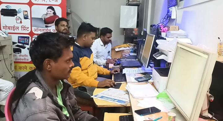 त्यामुळे उमेदवारी अर्ज भरण्यासाठी अडचणी येत आहे.