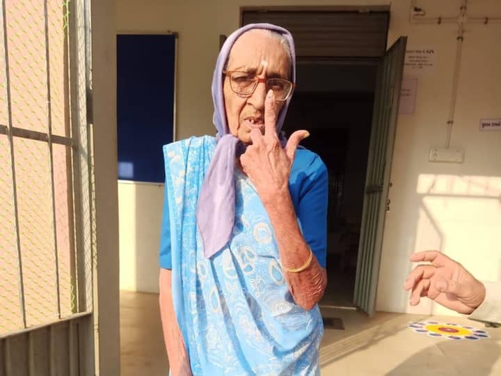 100-year-old Kamuben Lalabhai Patel cast her vote in Umargam today, in the first phase Gujarat Elections. (Source: ANI)