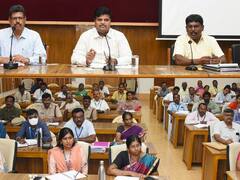 கரூர்: ரேஷன் கடை பணிகளுக்கான நேர்முகத் தேர்வு; கிராம உதவியாளர் பணிக்கு எழுத்து தேர்வு - இணையதளத்தில் அனுமதி சீட்டு